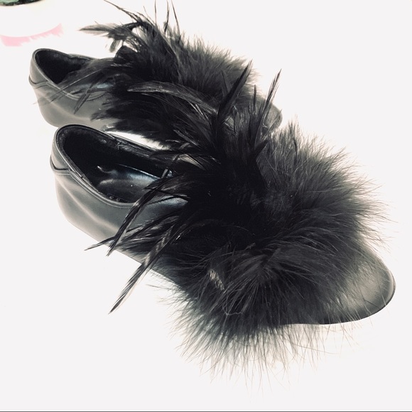 Here/Now Leather Black Feather Fox Fur Slip Ons - Picture 3 of 8